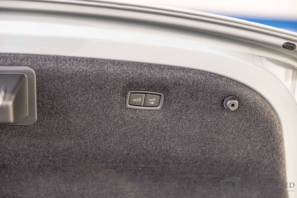 2020 PORSCHE TAYCAN - Image 18