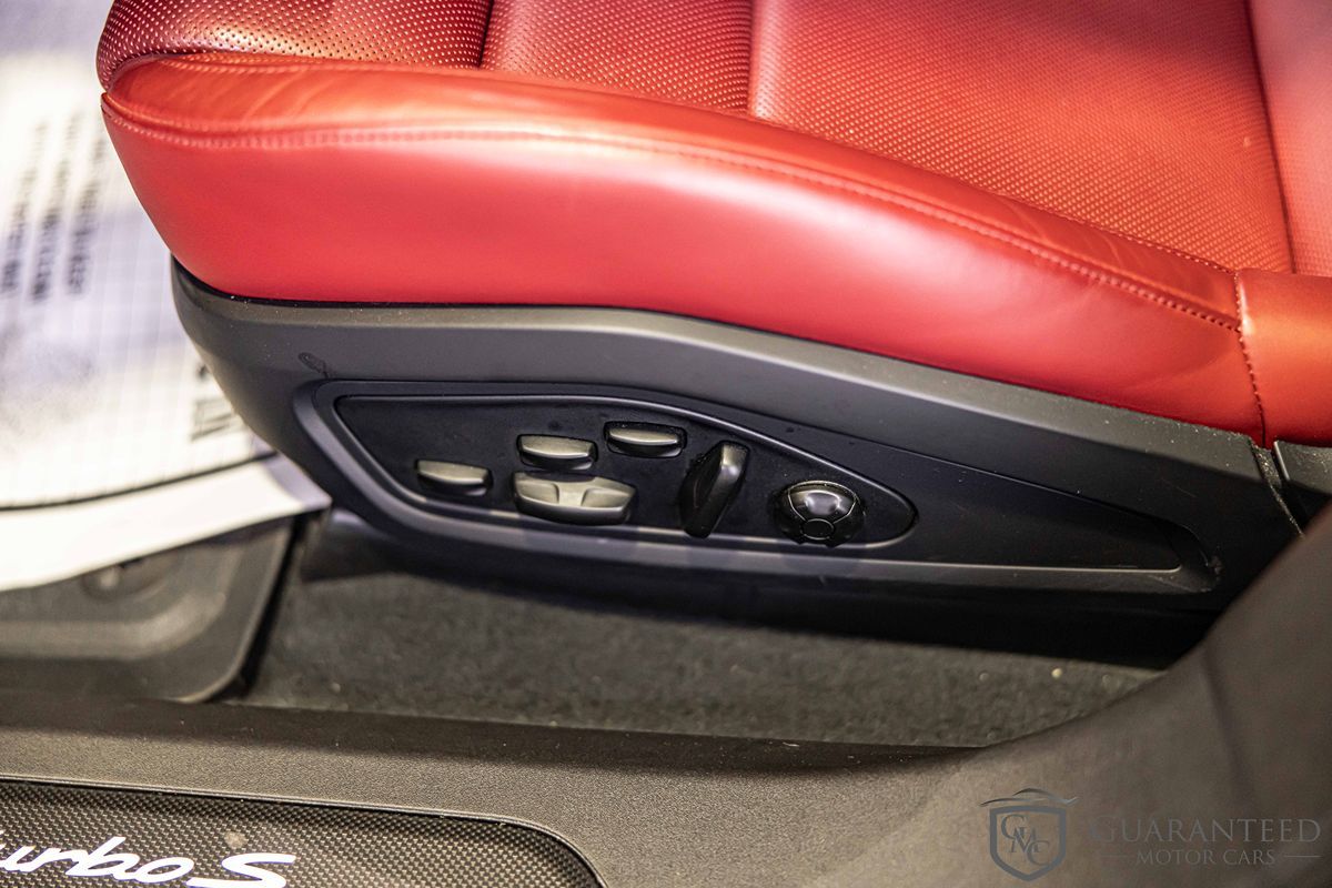 2020 PORSCHE TAYCAN - Image 23