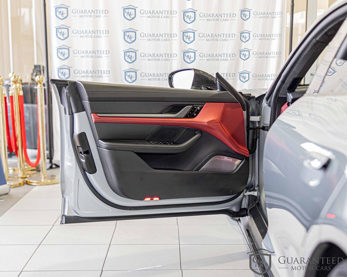 2020 PORSCHE TAYCAN - Image 33