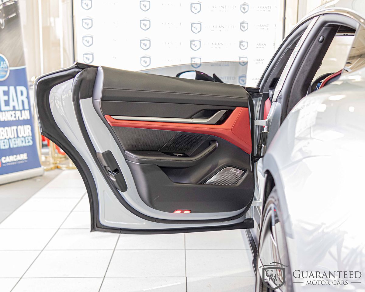 2020 PORSCHE TAYCAN - Image 36