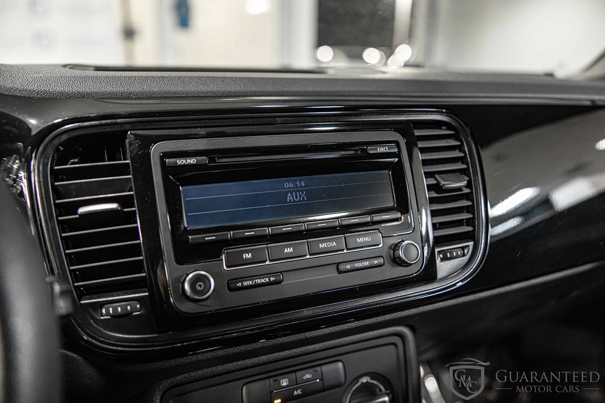 2014 VOLKSWAGEN BEETLE - Image 19