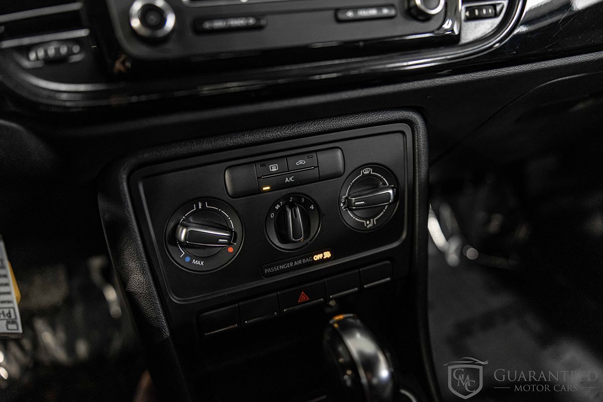 2014 VOLKSWAGEN BEETLE - Image 20