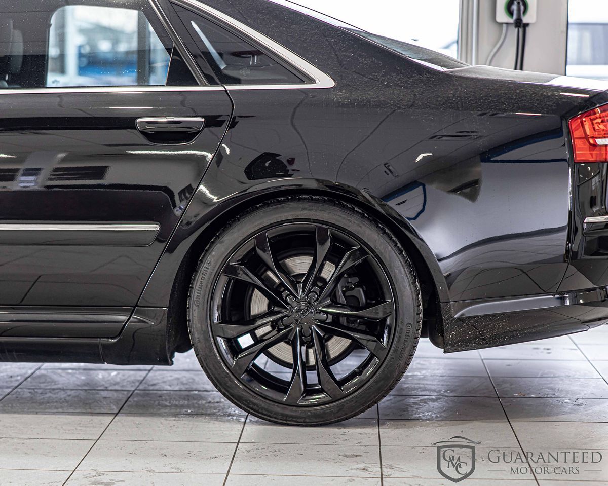 2008 AUDI S8 - Image 7