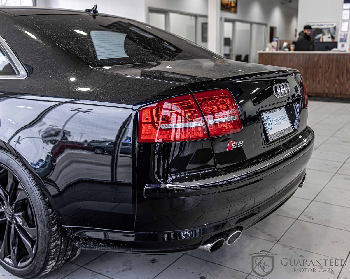 2008 AUDI S8 - Image 14