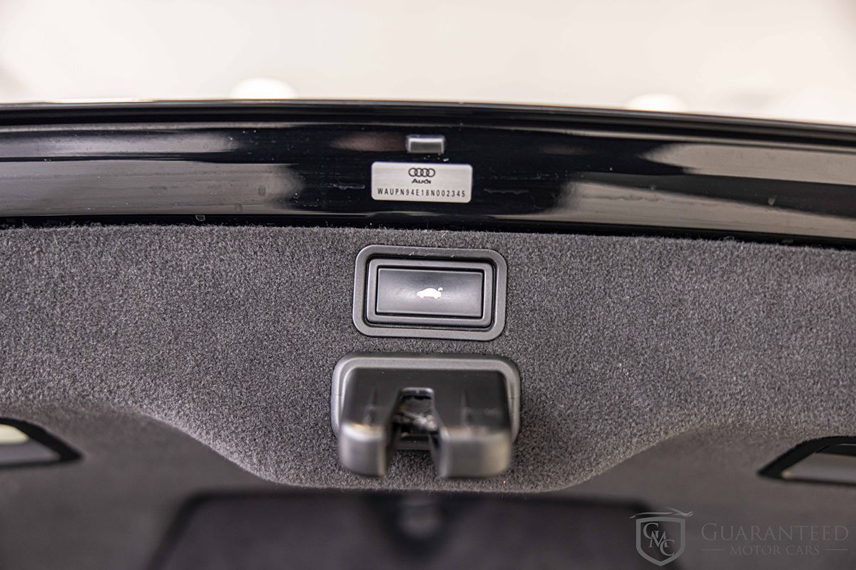 2008 AUDI S8 - Image 17