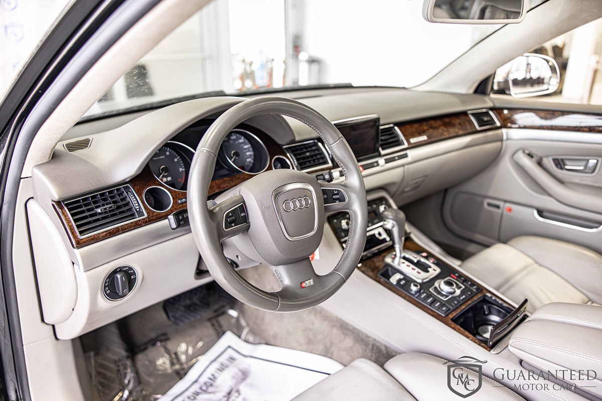 2008 AUDI S8 - Image 20