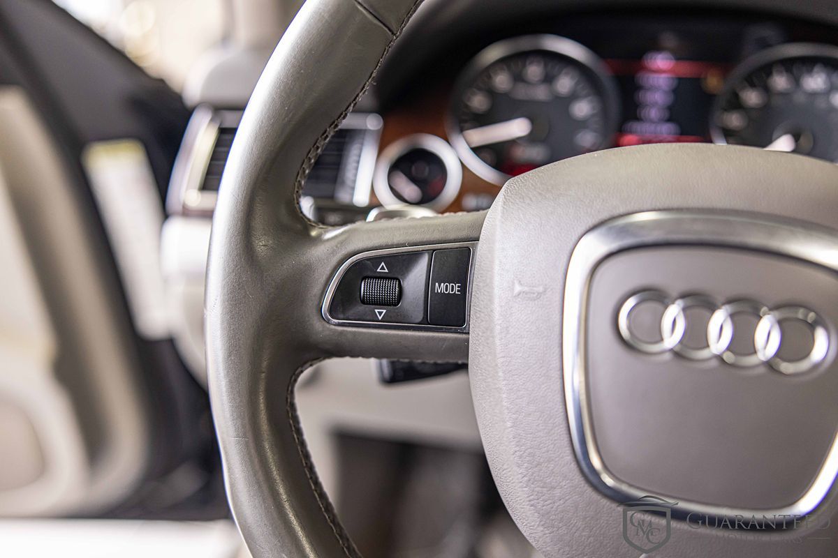 2008 AUDI S8 - Image 25