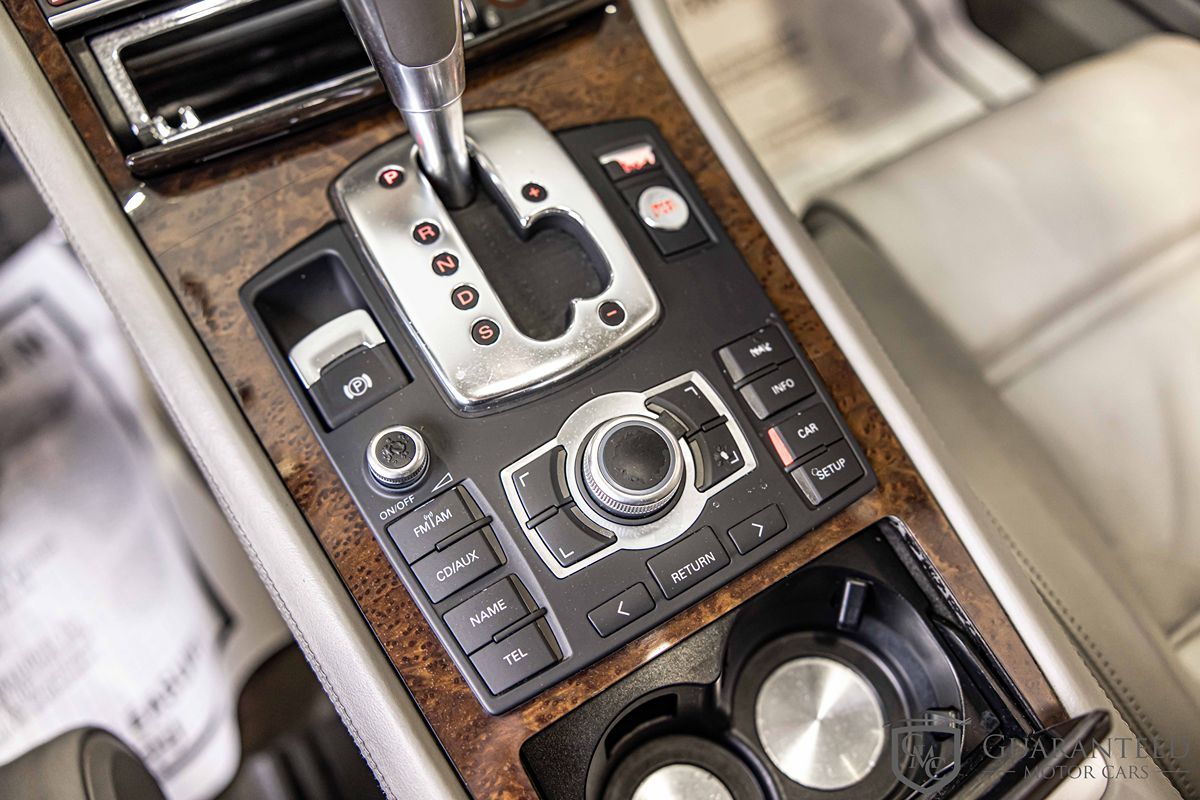 2008 AUDI S8 - Image 30