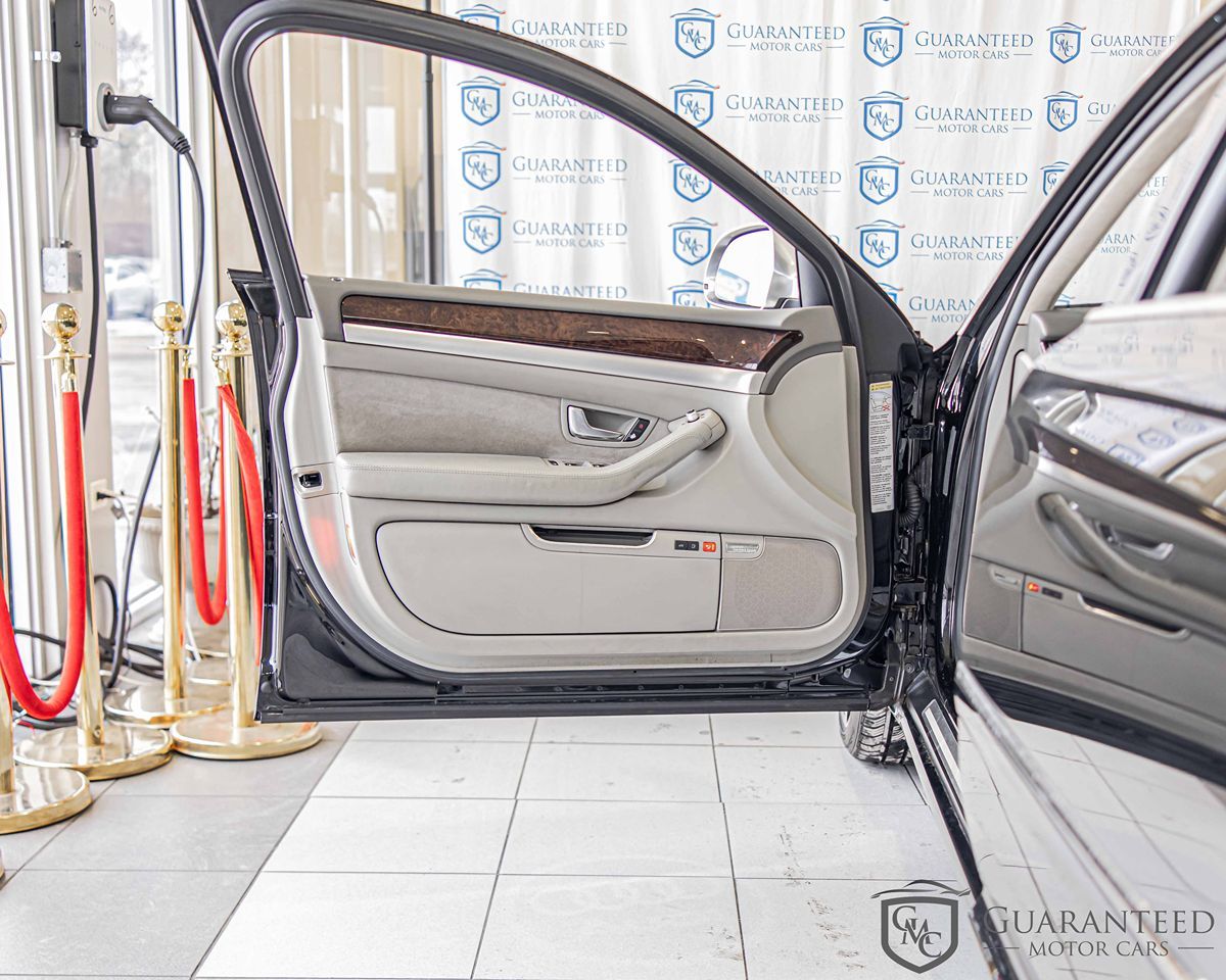 2008 AUDI S8 - Image 31