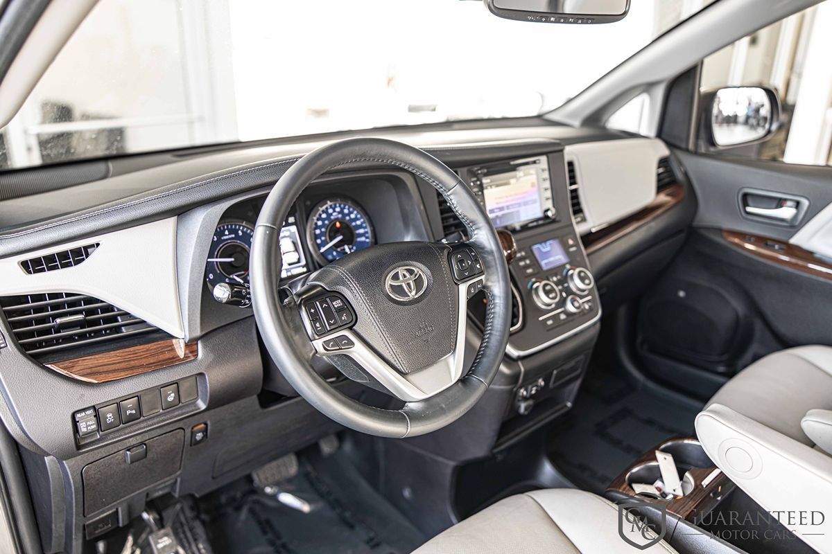 2019 TOYOTA SIENNA - Image 19