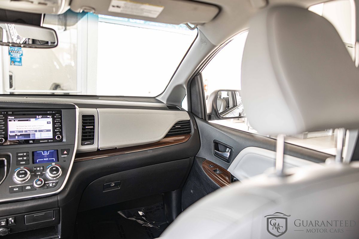 2019 TOYOTA SIENNA - Image 38