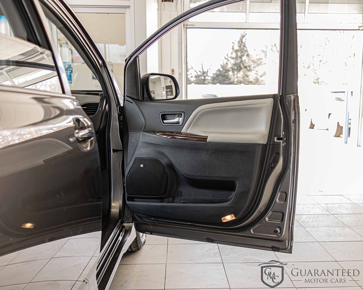 2019 TOYOTA SIENNA - Image 39