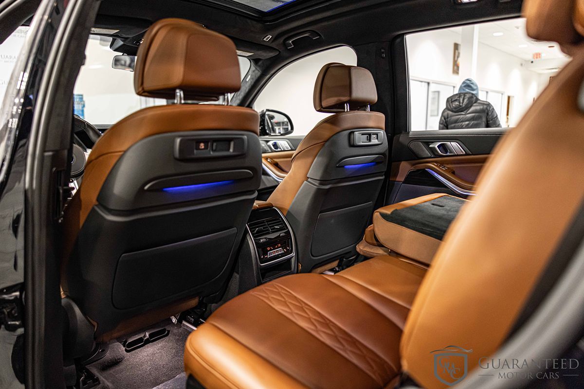 2021 BMW X7 - Image 35