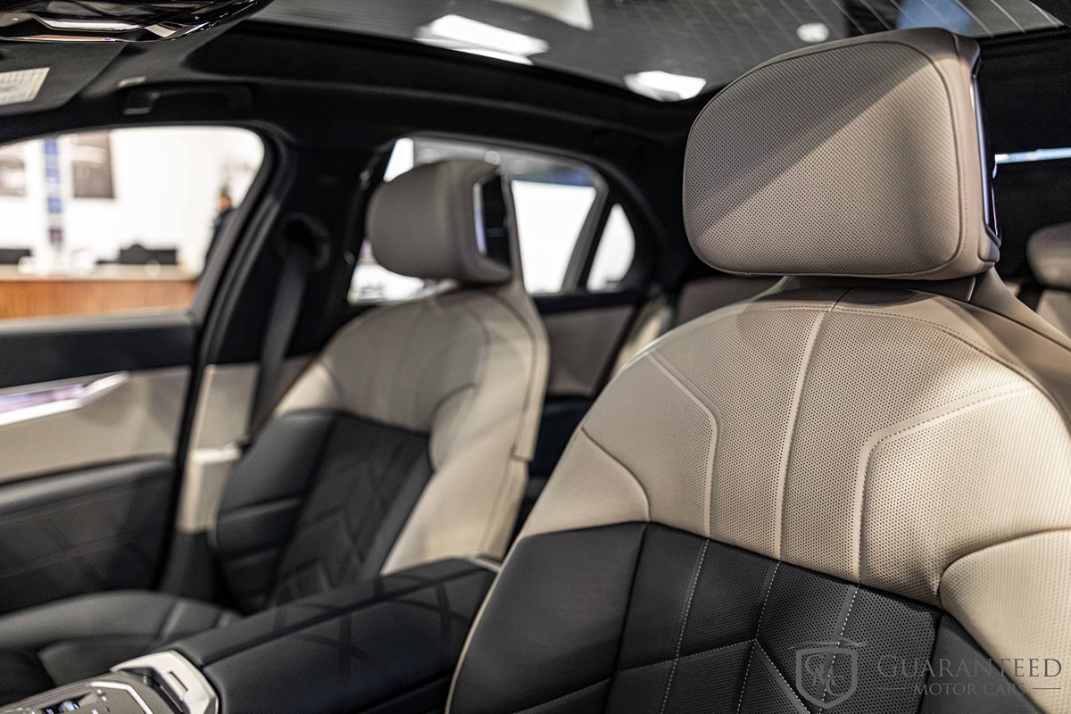 2025 BMW 760I - Image 19