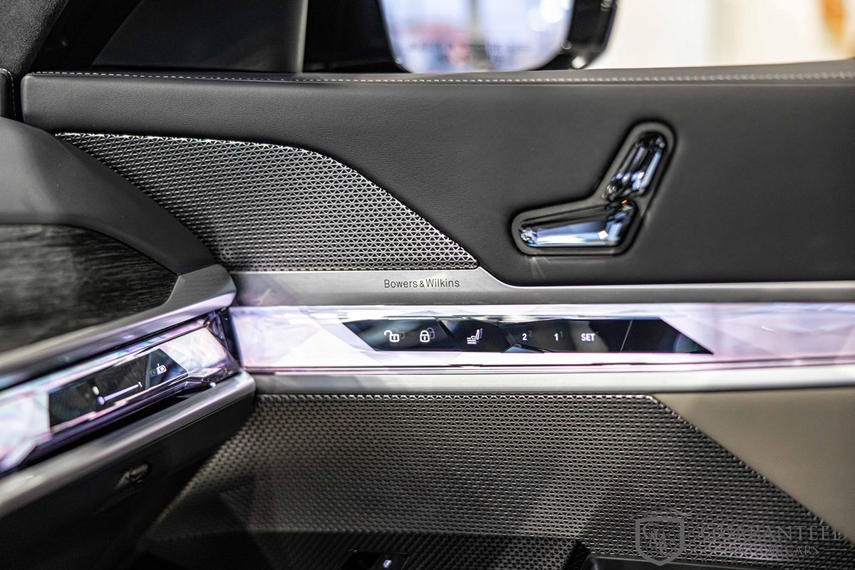 2025 BMW 760I - Image 30