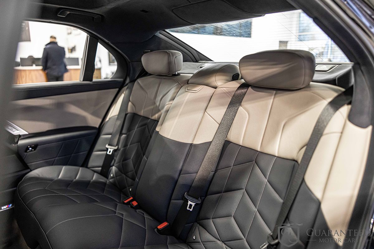 2025 BMW 760I - Image 32