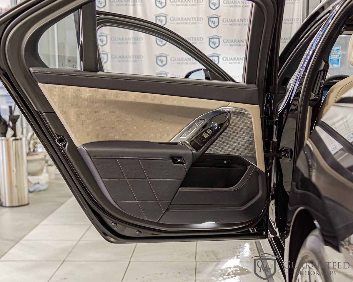 2025 BMW 760I - Image 34