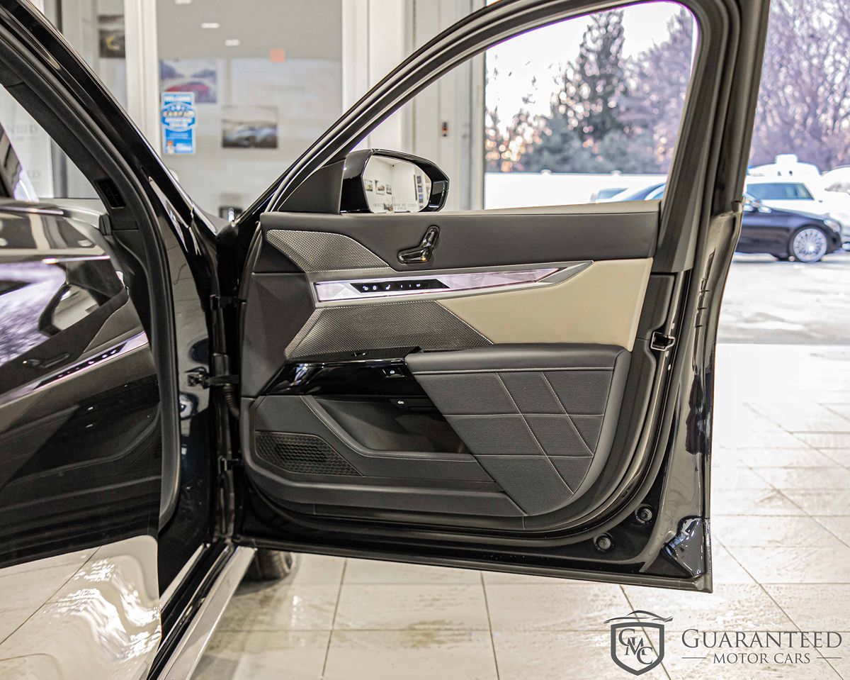 2025 BMW 760I - Image 41