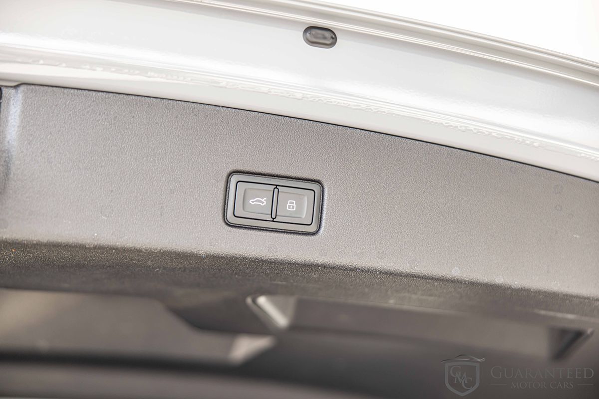 2024 AUDI Q4 - Image 18