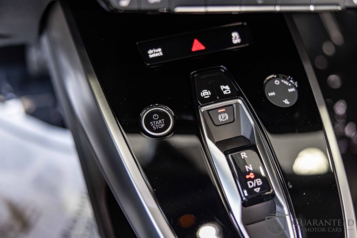 2024 AUDI Q4 - Image 29