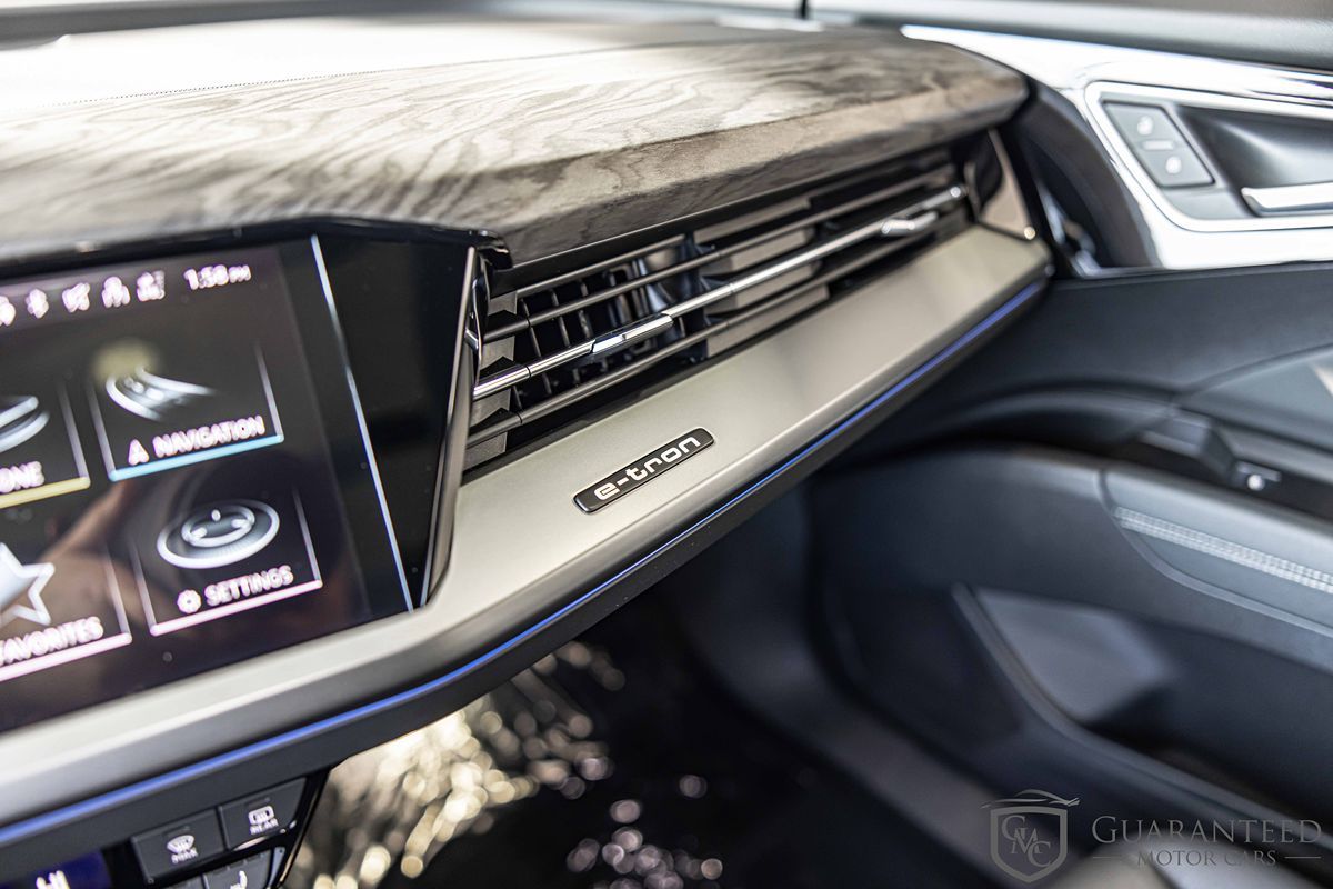 2024 AUDI Q4 - Image 30