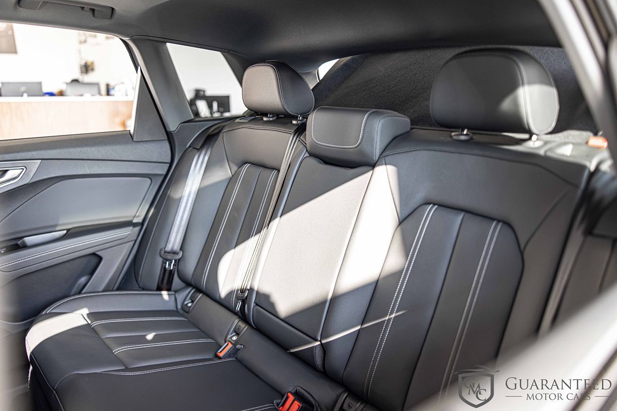 2024 AUDI Q4 - Image 32