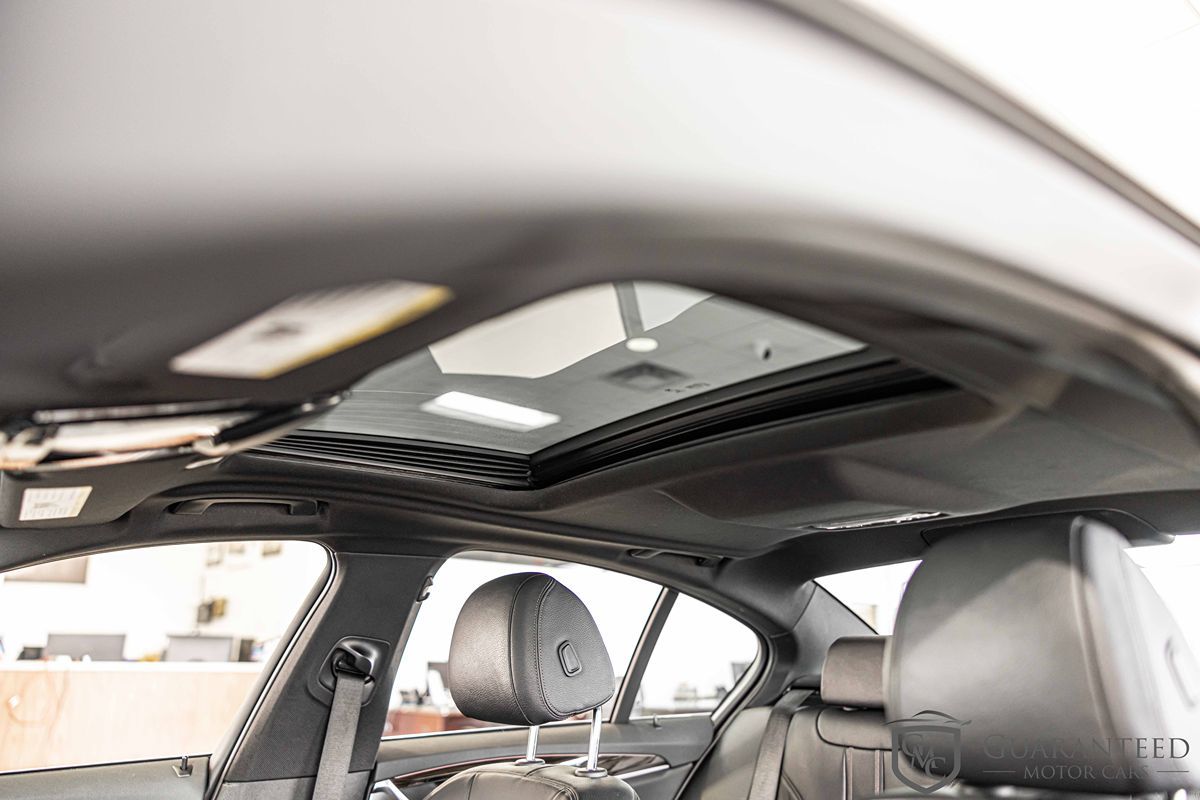 2019 BMW 540I - Image 19