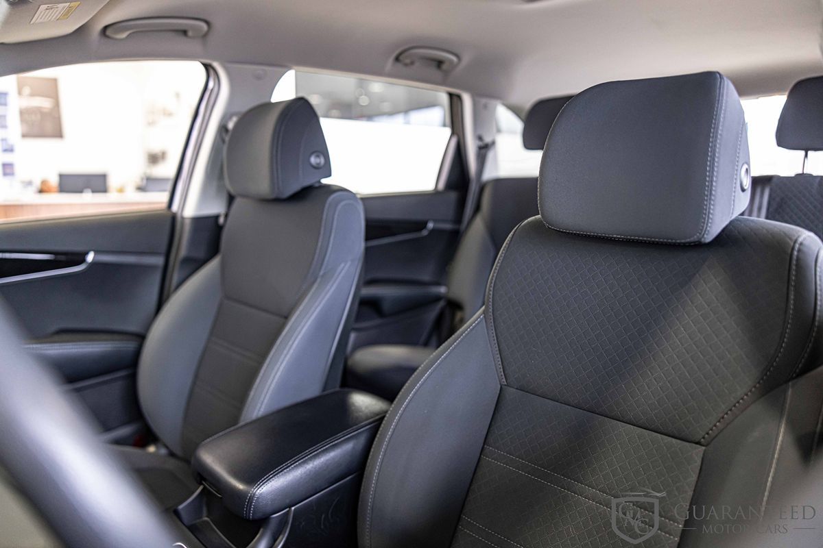 2017 KIA SORENTO - Image 18