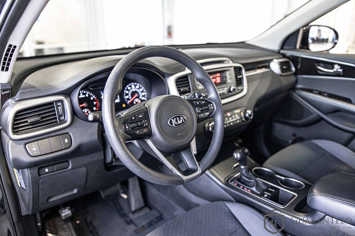 2017 KIA SORENTO - Image 19