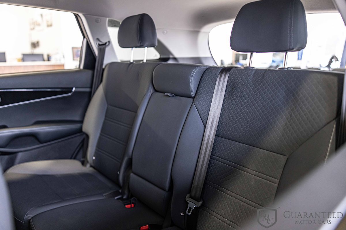 2017 KIA SORENTO - Image 30