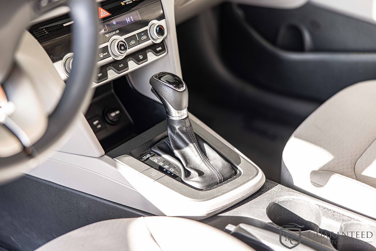 2020 HYUNDAI ELANTRA - Image 19