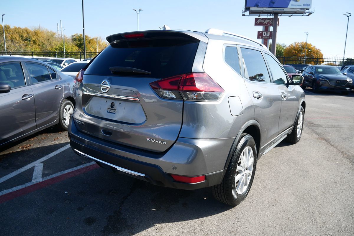 2020 Nissan Rogue SV photo 4