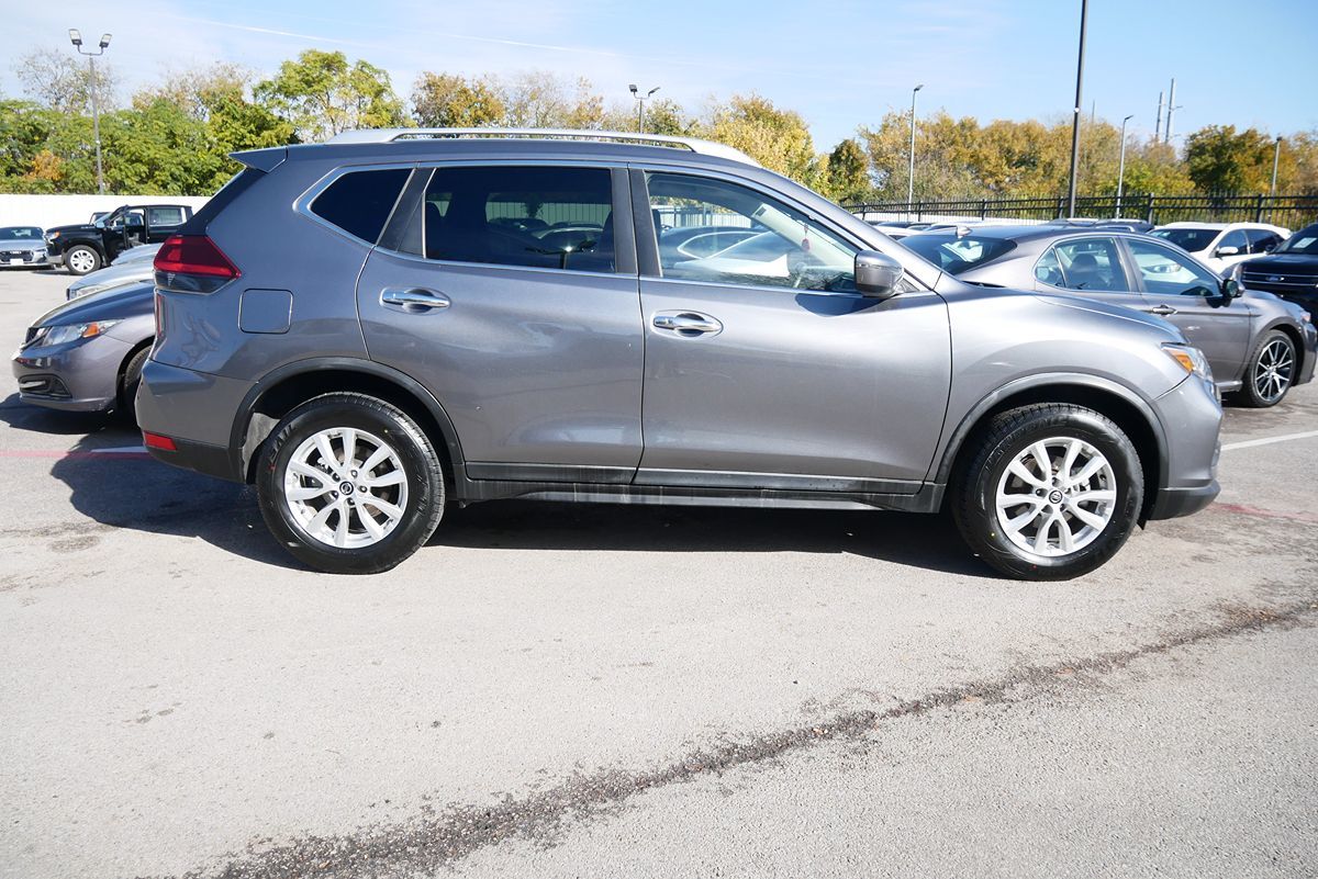 2020 Nissan Rogue SV photo 3