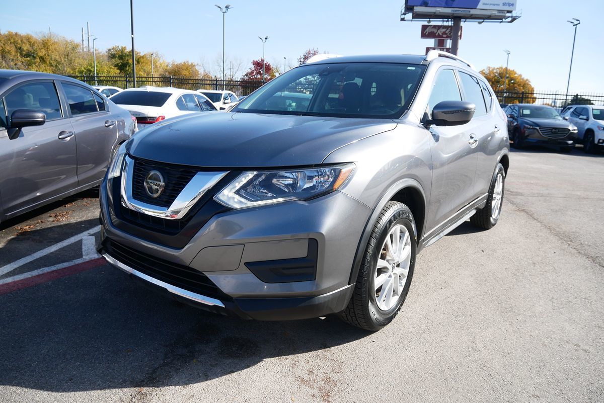 2020 Nissan Rogue SV photo 2