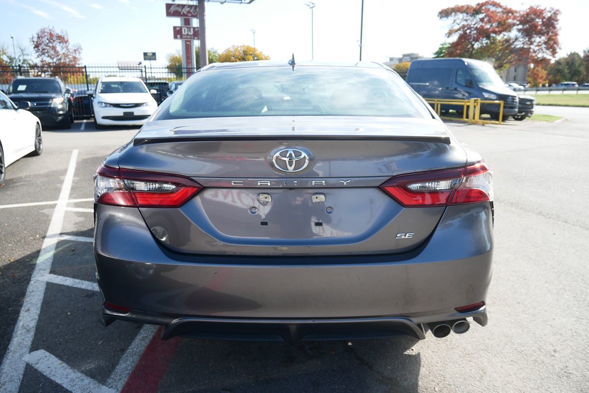 2021 Toyota Camry SE photo 5