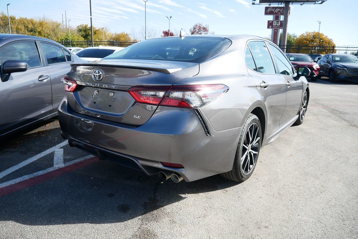 2021 Toyota Camry SE photo 4