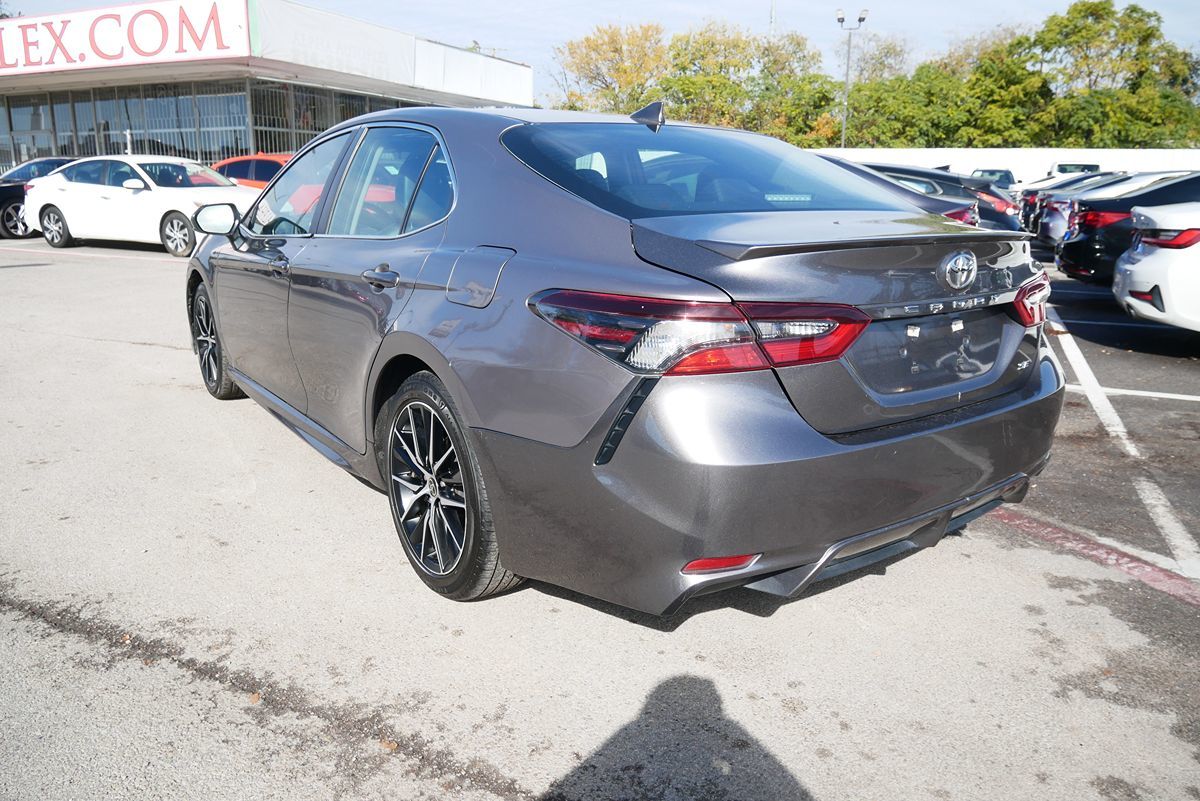 2021 Toyota Camry SE photo 6