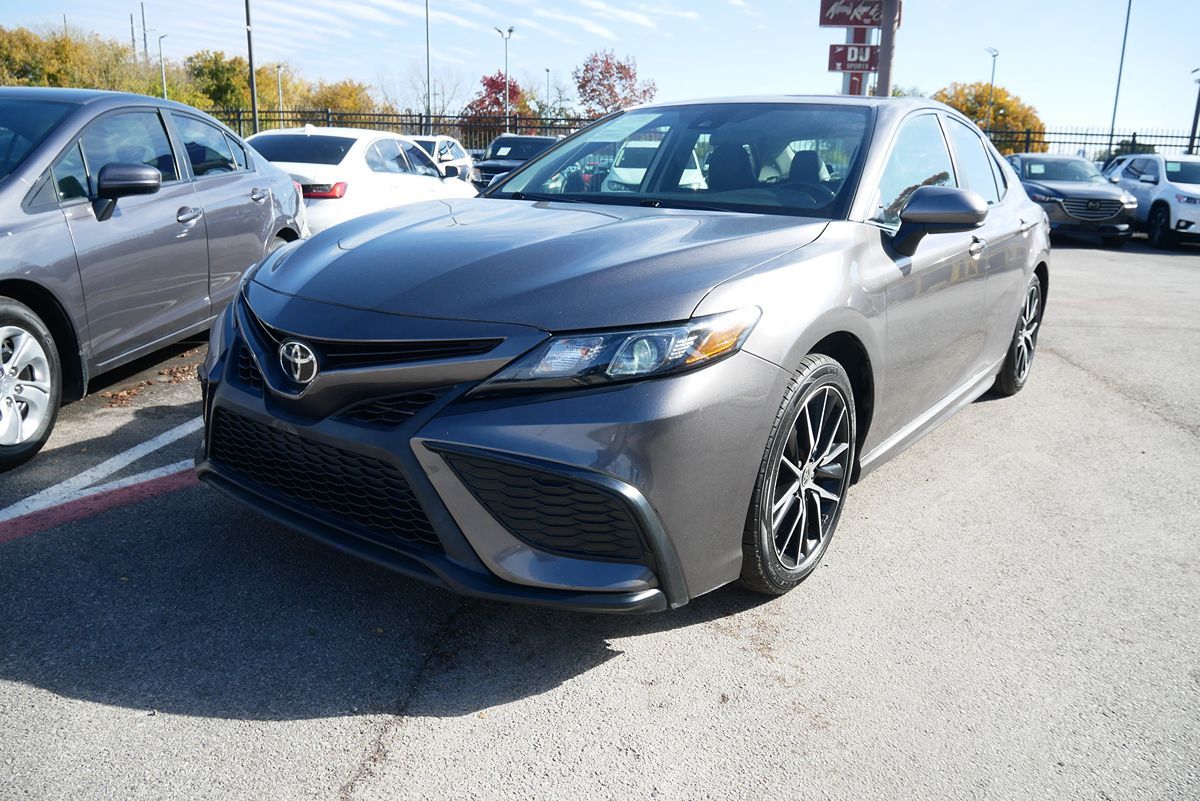 2021 Toyota Camry SE photo 2