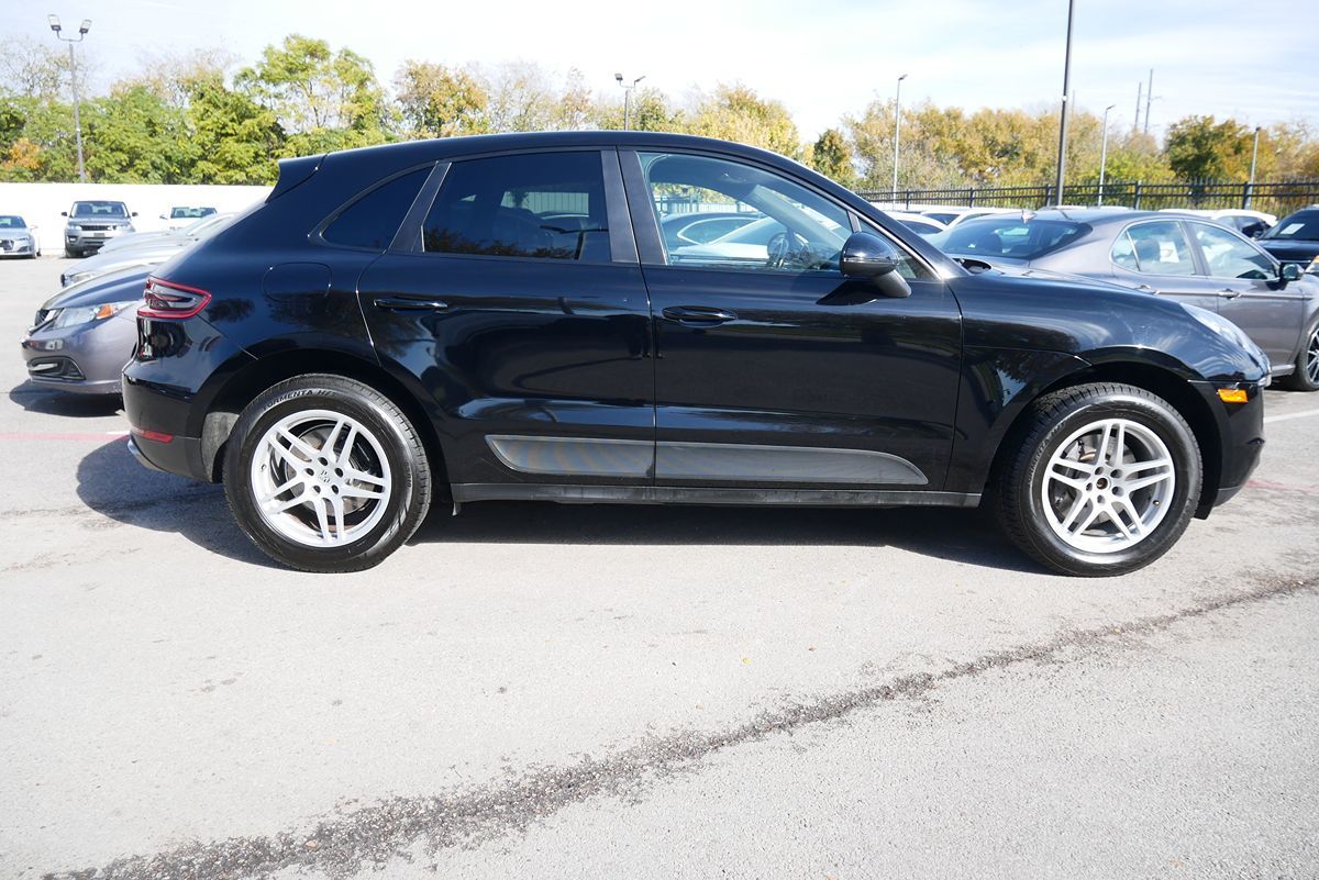 2017 Porsche Macan Base photo 3