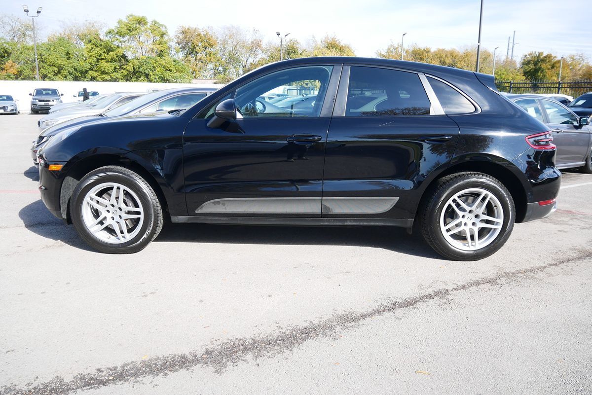 2017 Porsche Macan Base photo 7