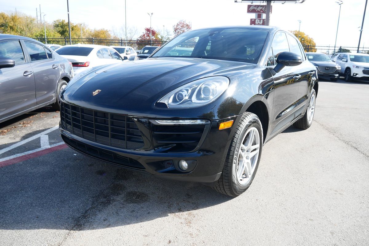 2017 Porsche Macan Base photo 2