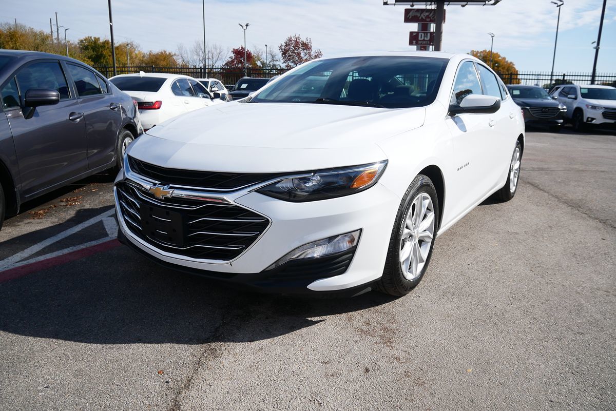 2022 Chevrolet Malibu 1LT photo 2