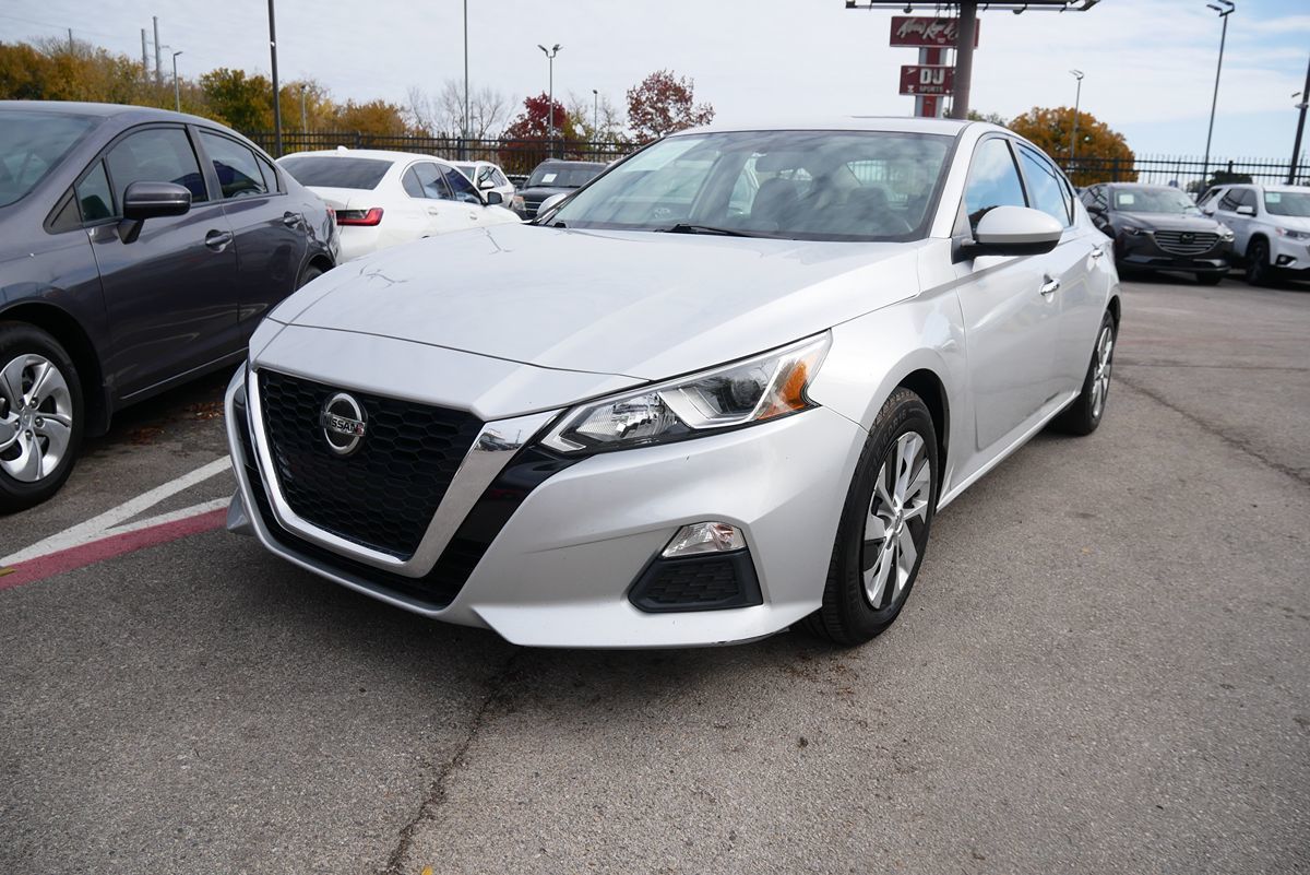 2020 Nissan Altima S photo 2