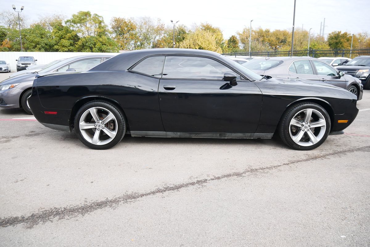 2014 Dodge Challenger R/T photo 3