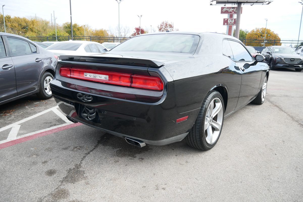 2014 Dodge Challenger R/T photo 4