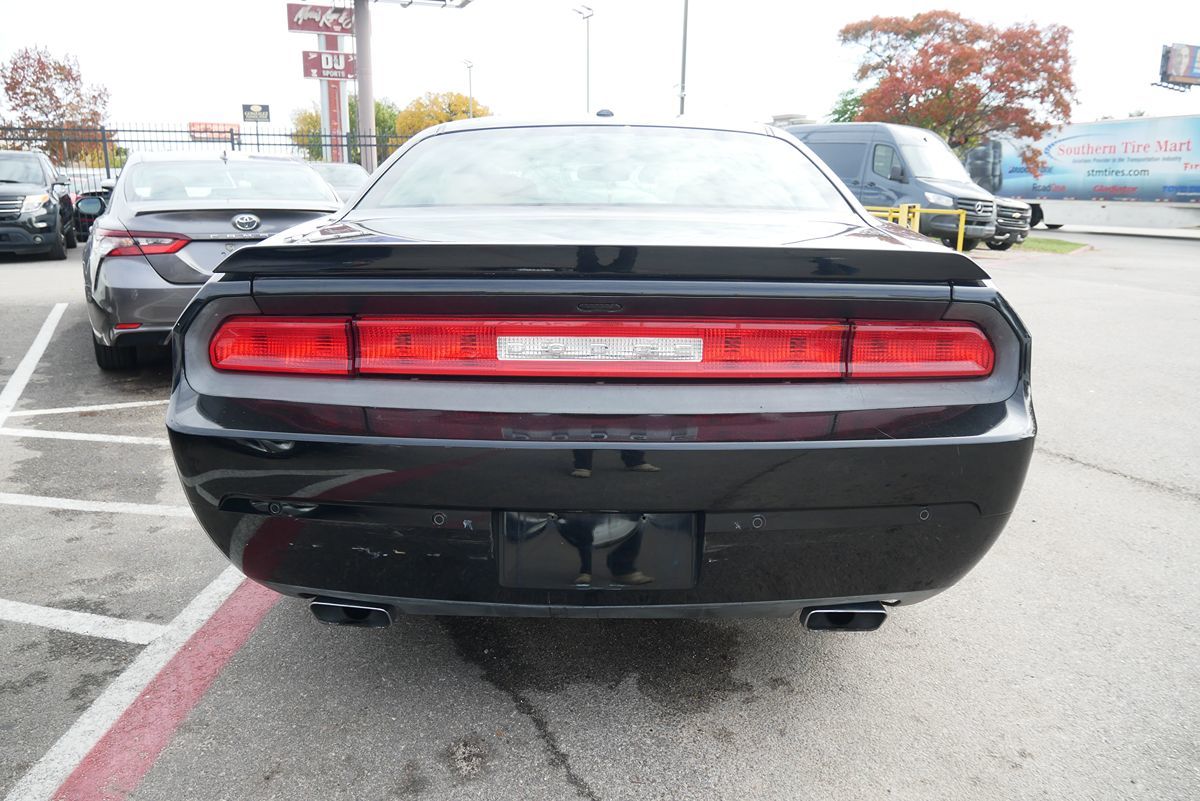 2014 Dodge Challenger R/T photo 5