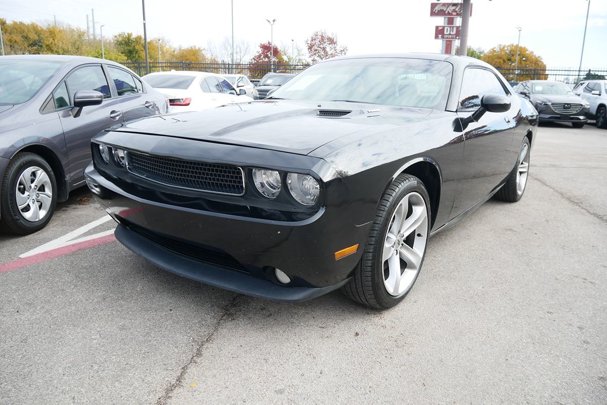 2014 Dodge Challenger R/T photo 2