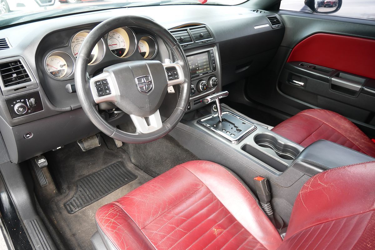 2014 Dodge Challenger R/T photo 9