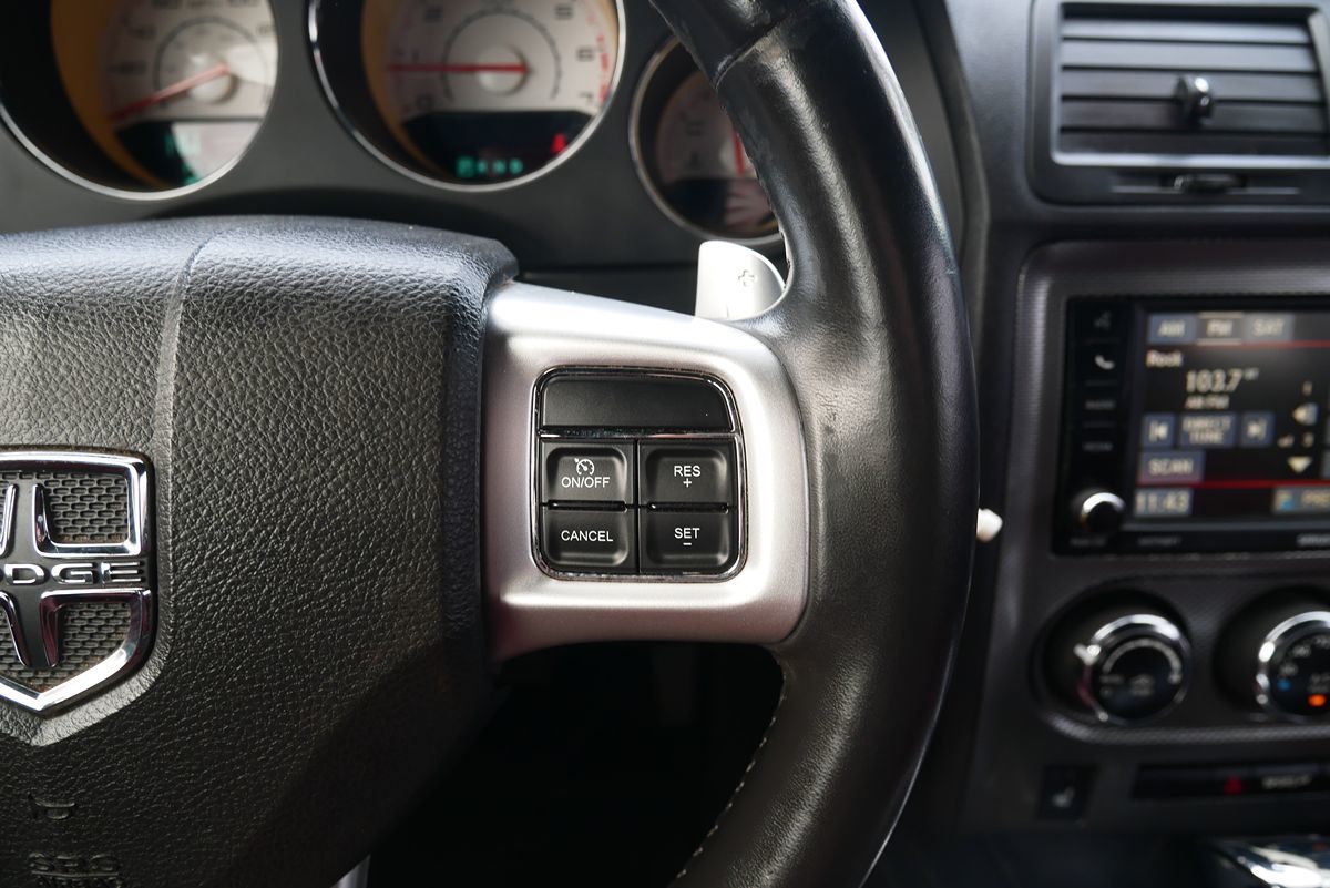 2014 Dodge Challenger R/T photo 17