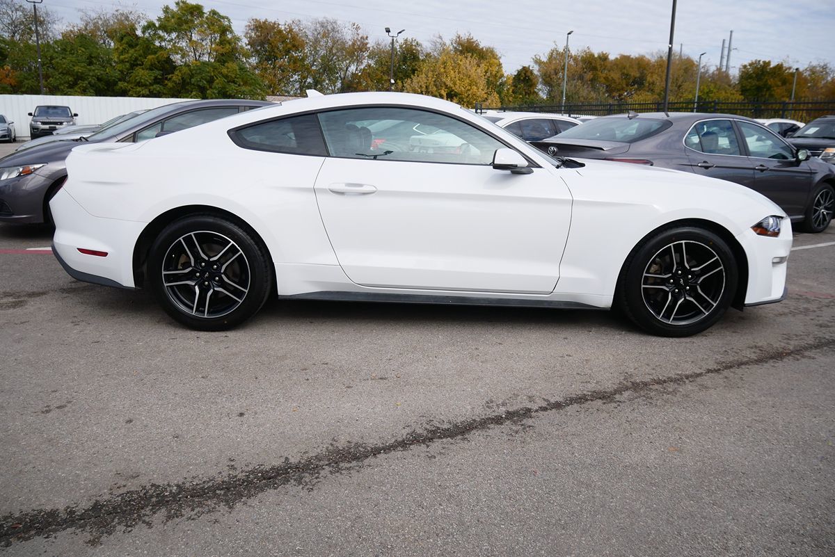 2020 Ford Mustang EcoBoost Premium photo 3